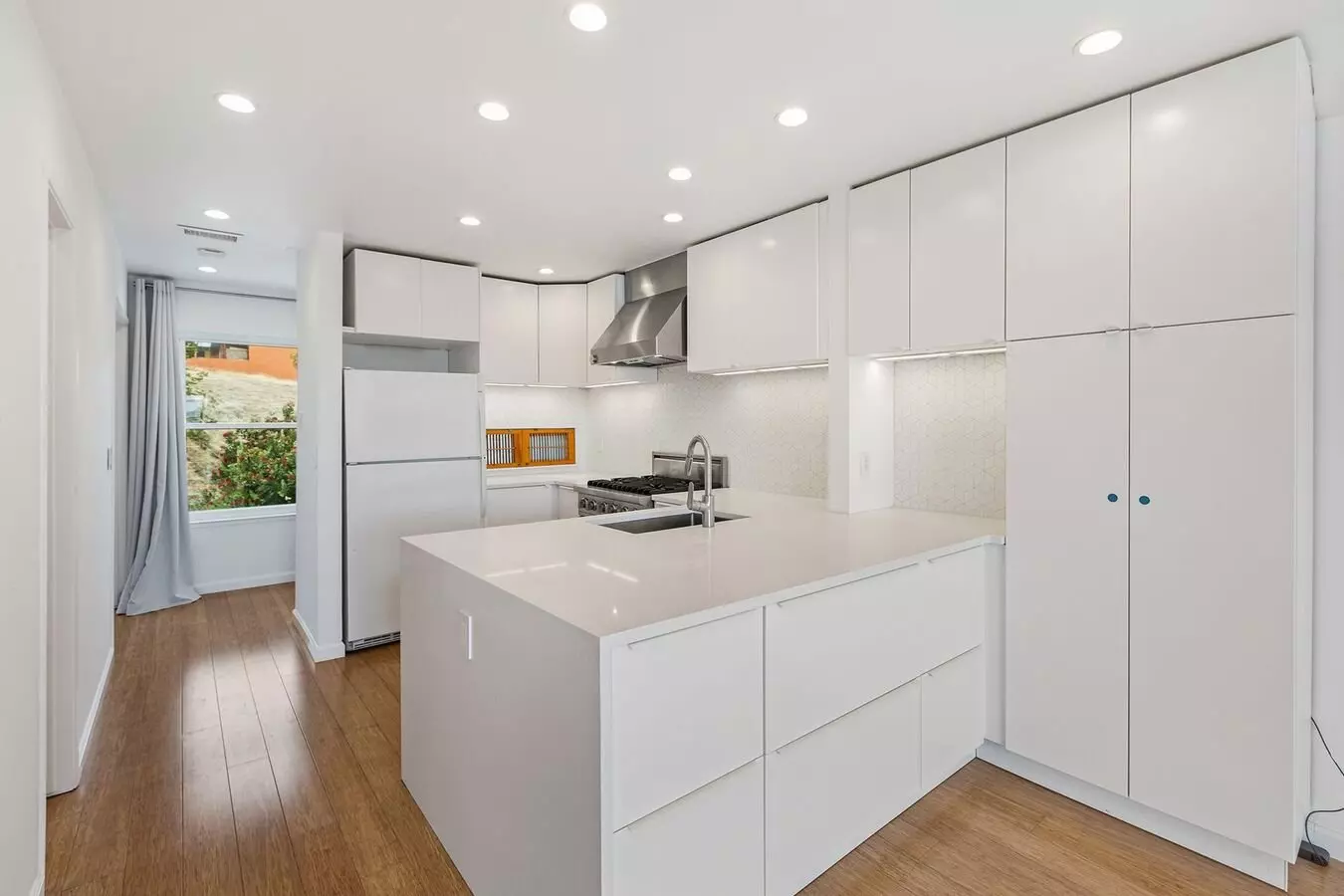 9 Caire Terrace, San Francisco, CA 94107 photo 4