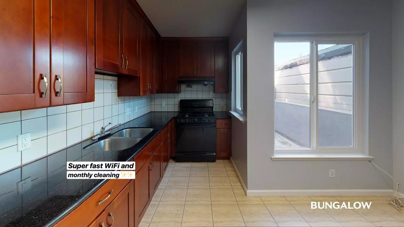 2010 Judah Street, San Francisco, CA 94122 photo 2