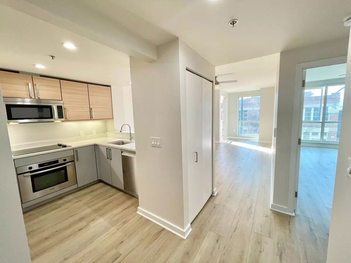 Full Service Luxury Living W/city Views, In Unit Laundry, Pet Ok – Progressive photo 2
