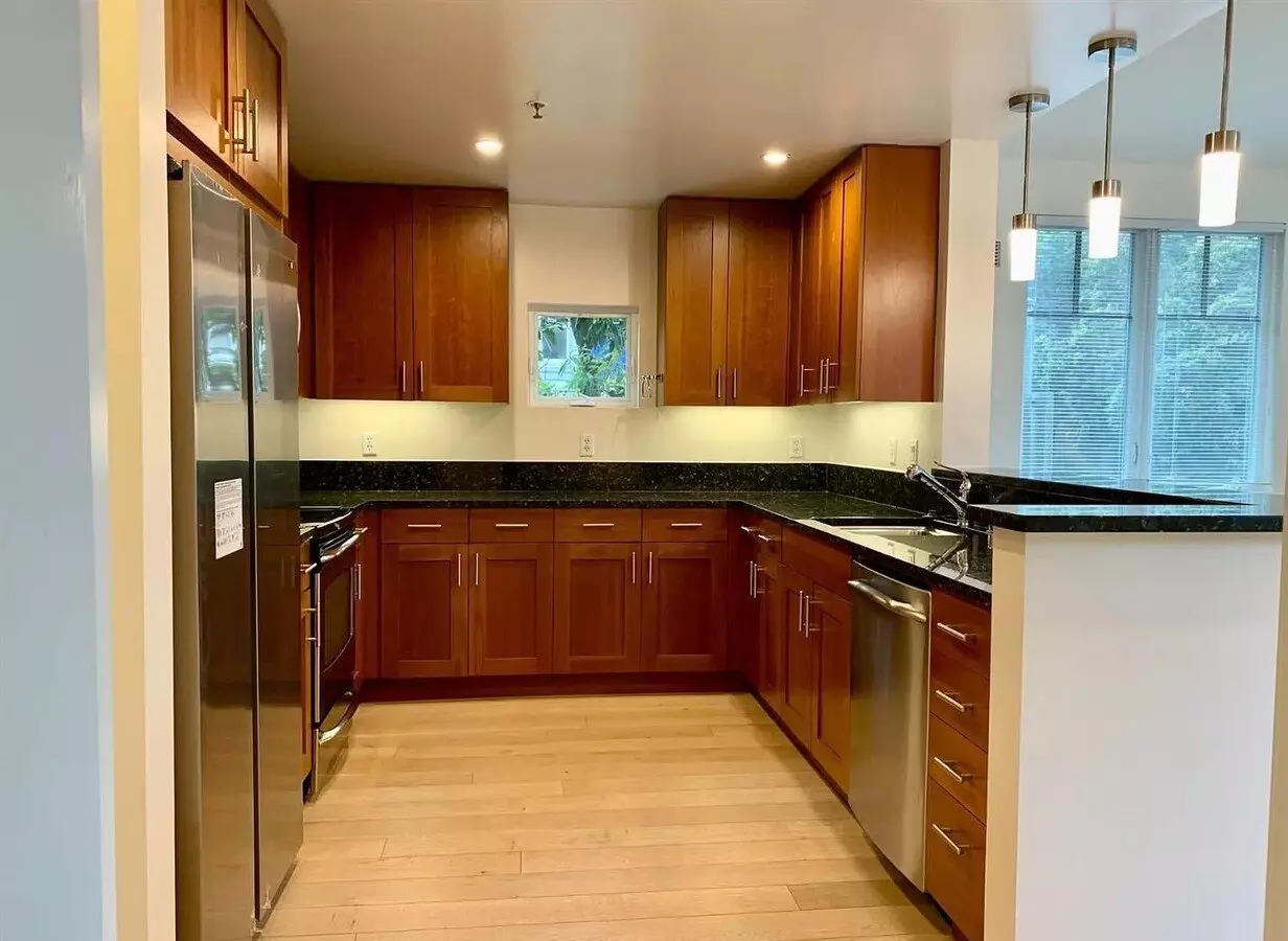 Grand 2 Bedroom Modern Condo in Prime NOPA Location w/ Parking photo 2