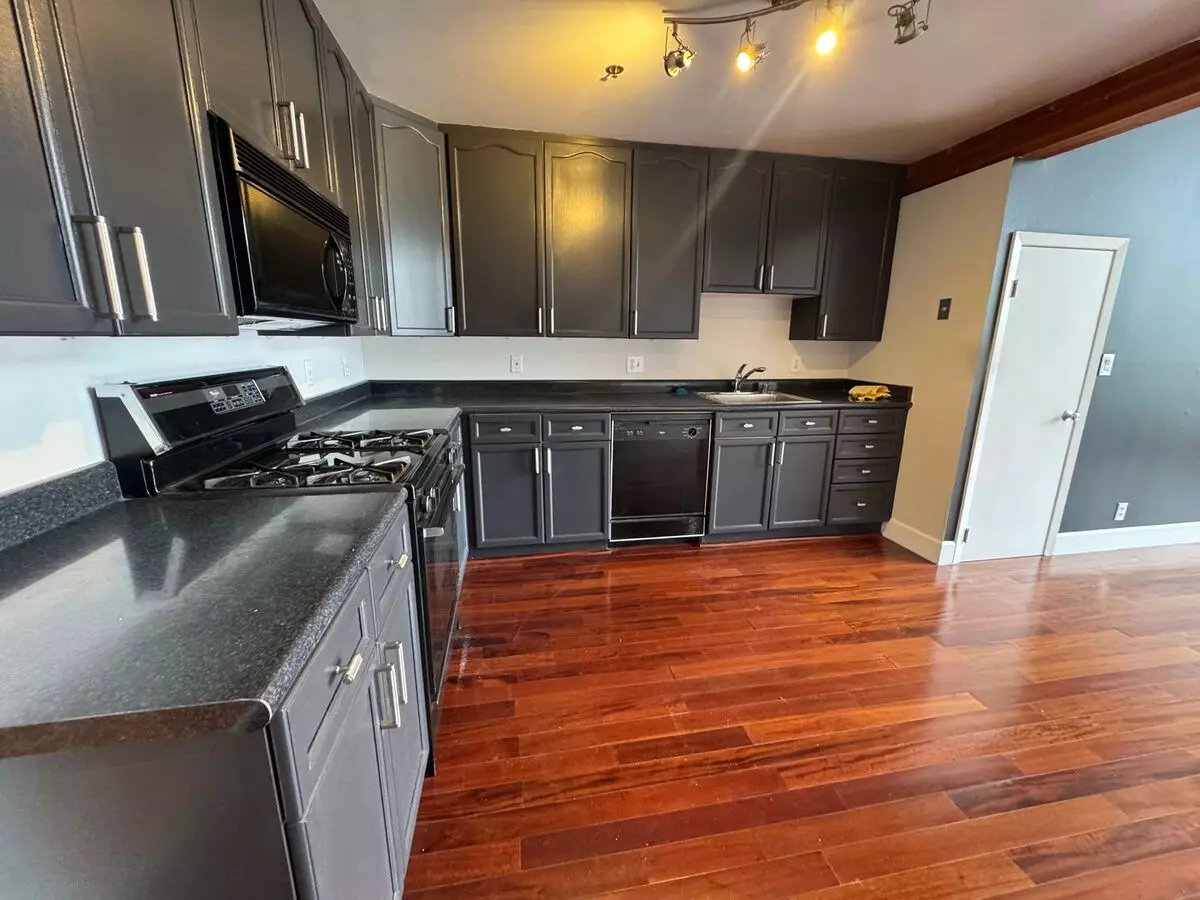 Recently Updated 1bd/1bath Loft Located By Market St. In San Francisco, Ca!! photo 3