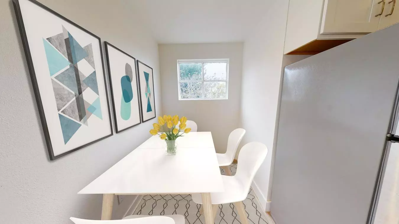 Renovated Lower Haight home with deck & fenced yard photo 2
