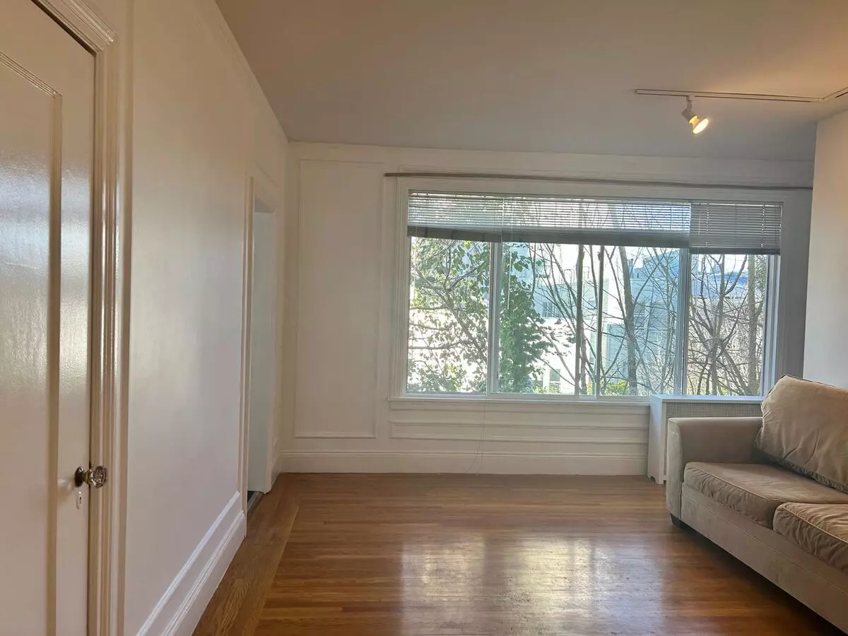 Russian Hill Large Studio Condo!