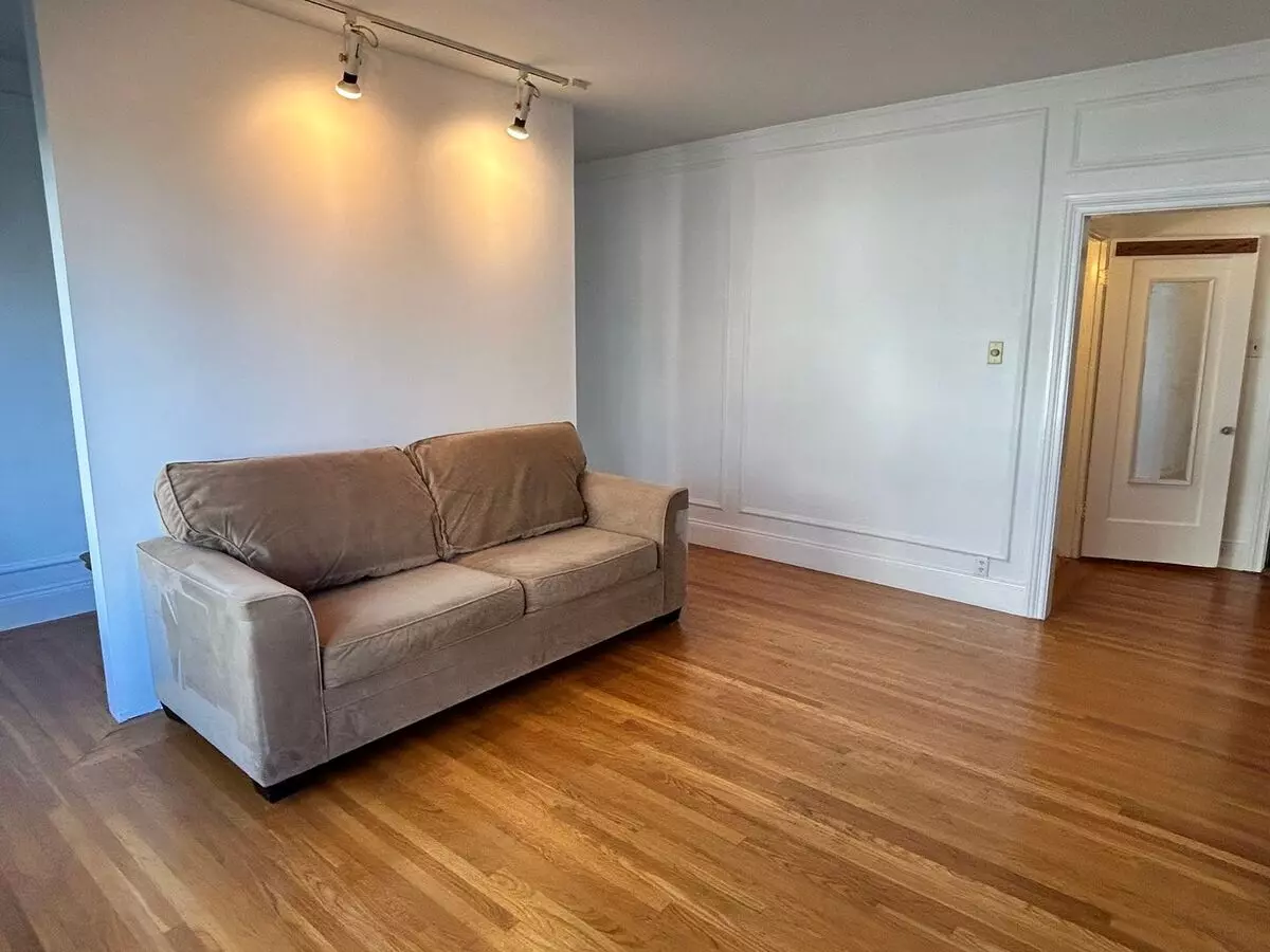 Russian Hill Large Studio Condo! photo 3