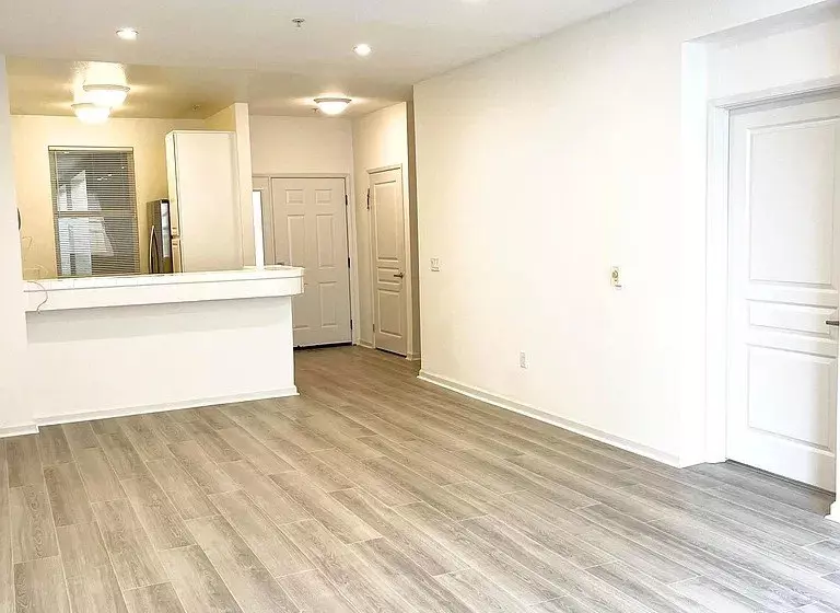 Spacious 1-bedroom, 1-bathroom Residence Located In The Desirable Cand photo 3