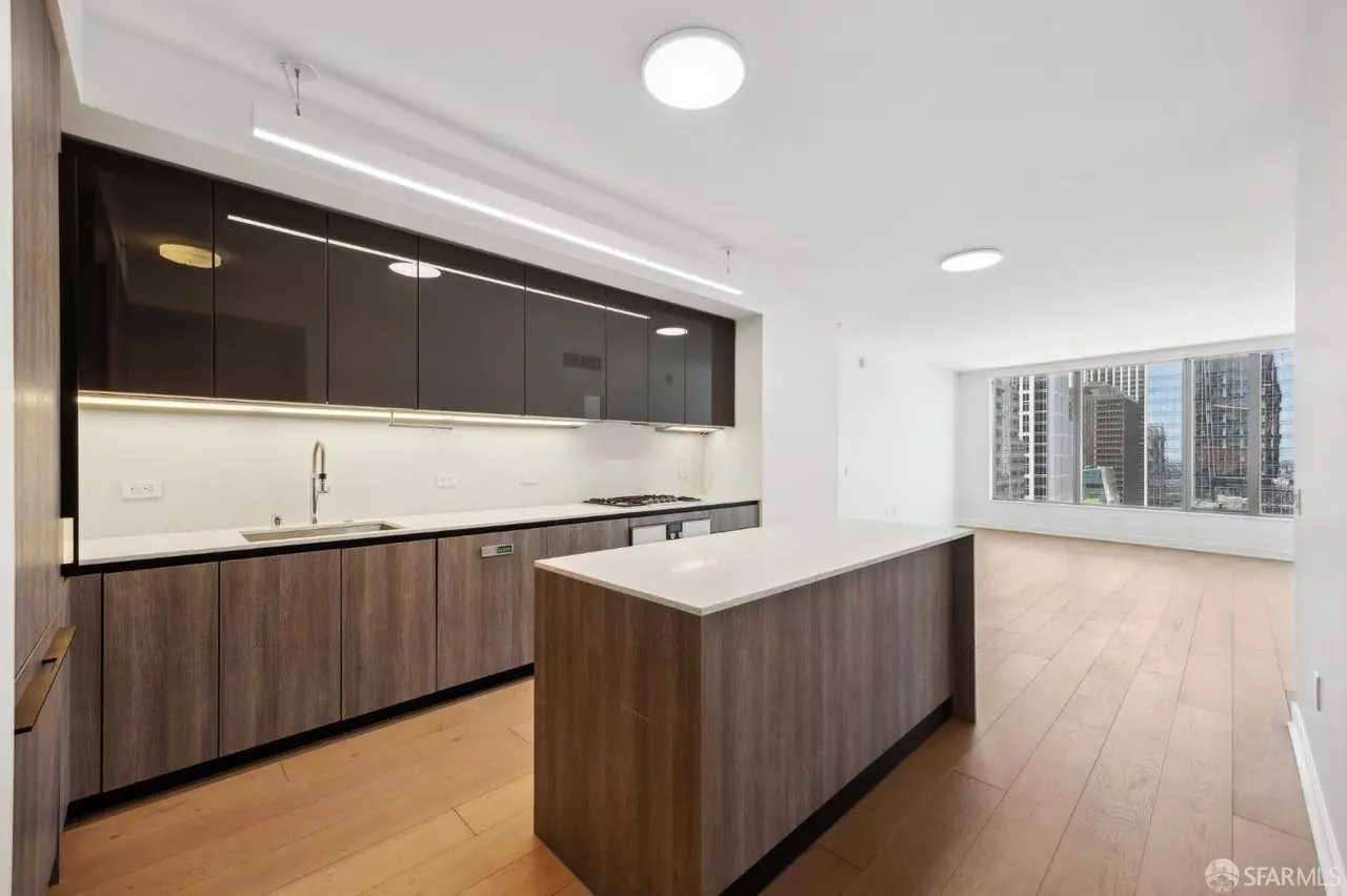 Spacious Two-bedroom Home With Stunning San Francisco Skyline Views. photo 2
