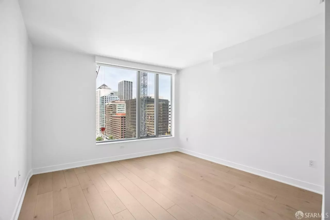 Spacious Two-bedroom Home With Stunning San Francisco Skyline Views. photo 5