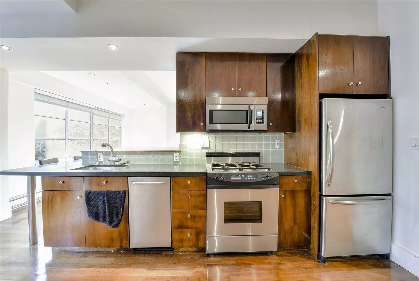 Stylish Studio Living In The Heart Of San Francisco! photo 3