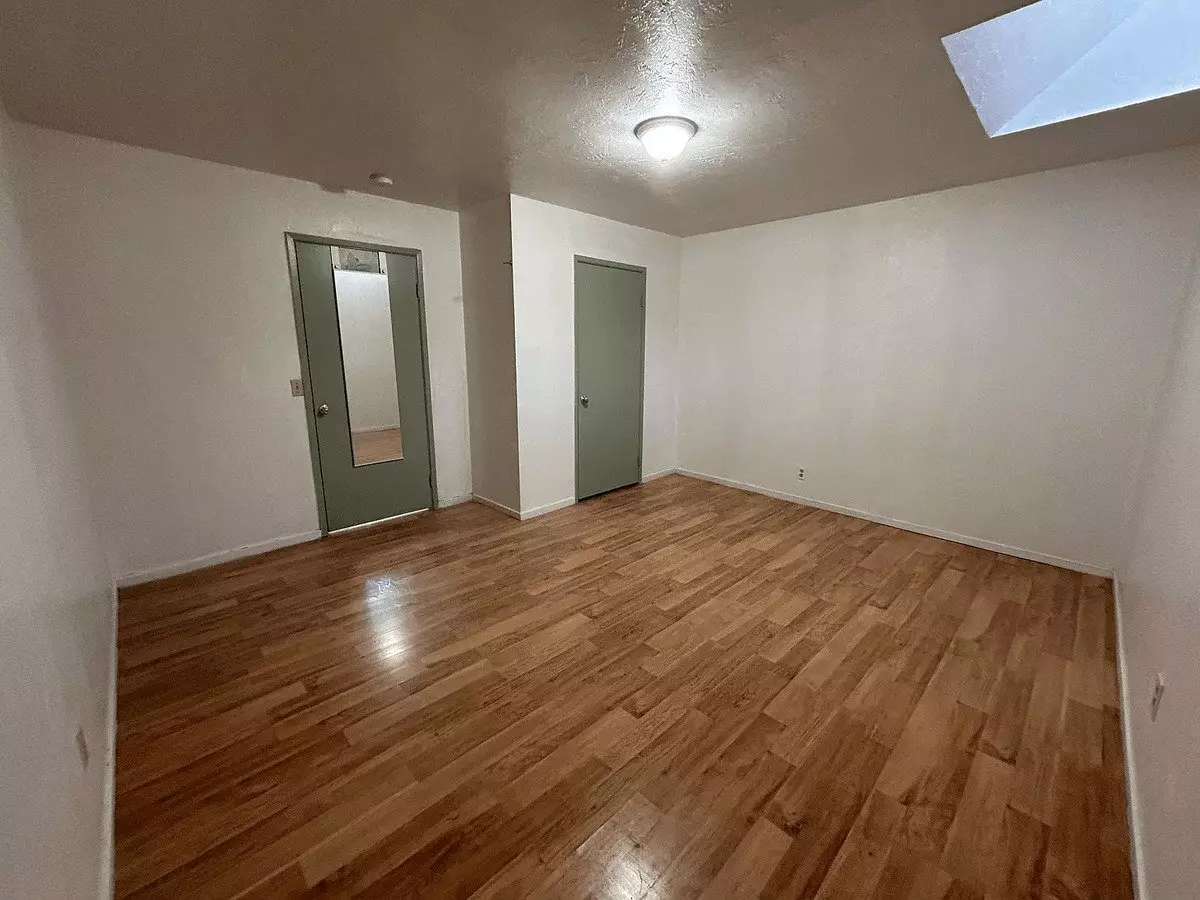 545 Excelsior Ave photo 4