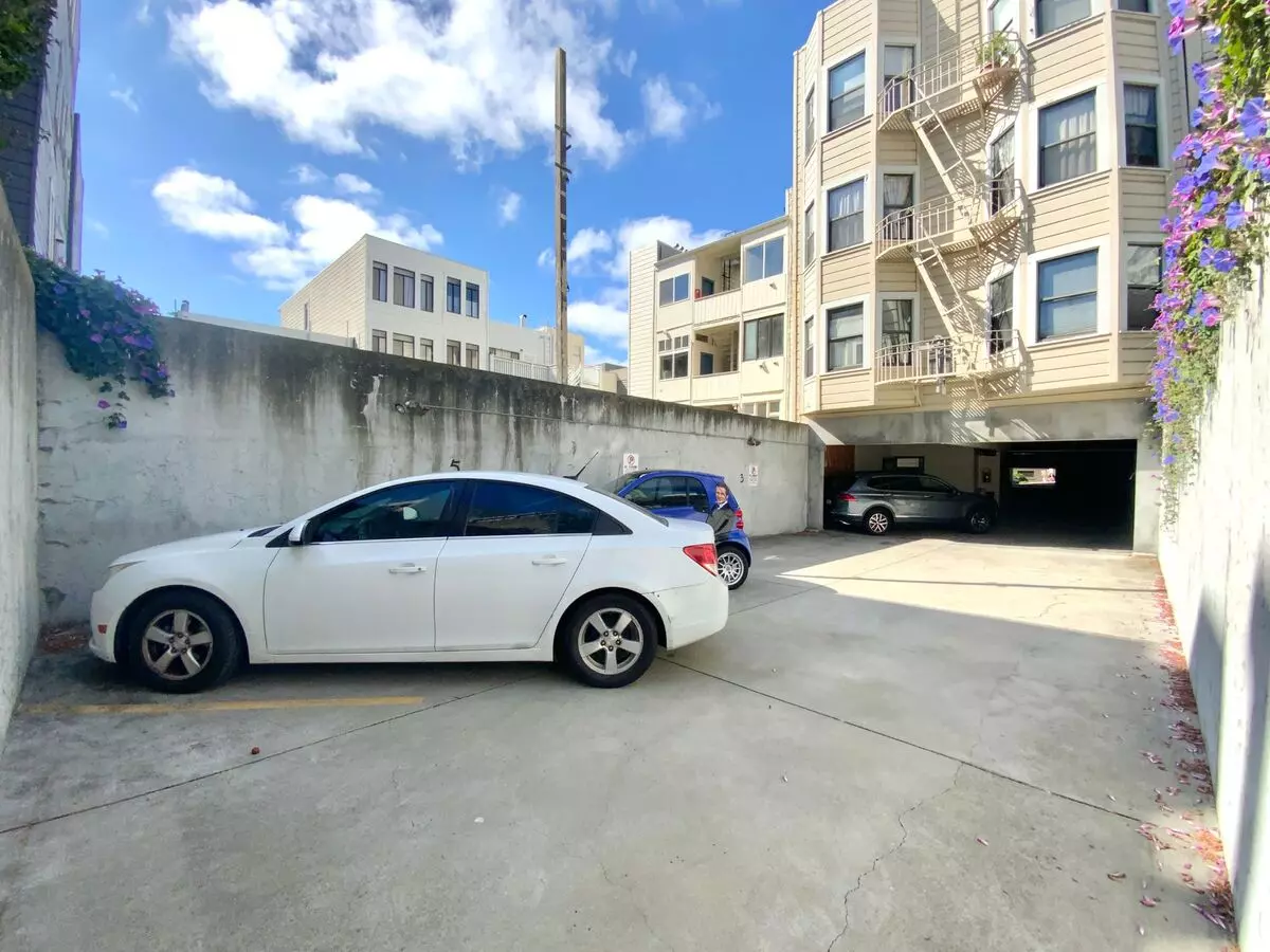 1730 Hyde St. photo 3