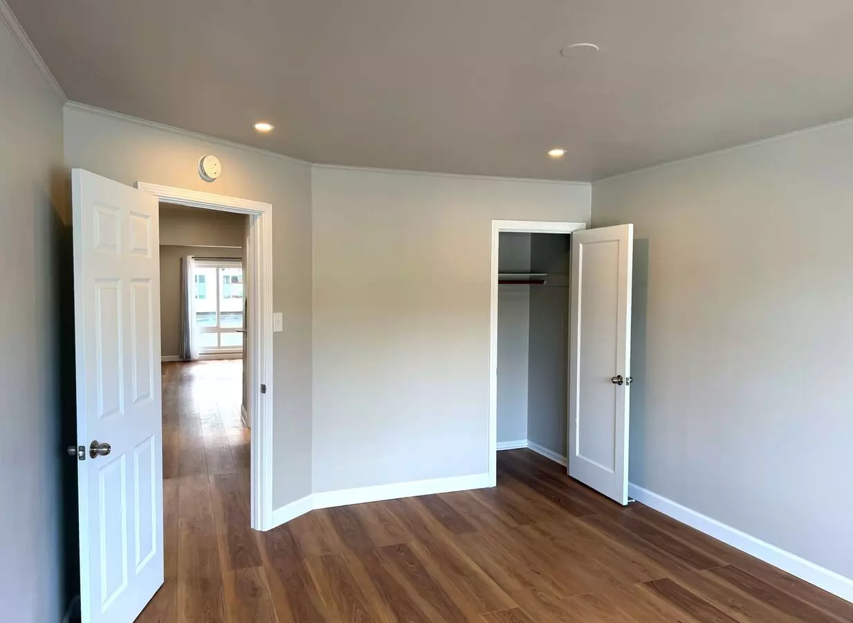 Total Remodel Large Bright 1800sf 3br/2ba/2gr Cayuga Terrace Home Available Now photo 3