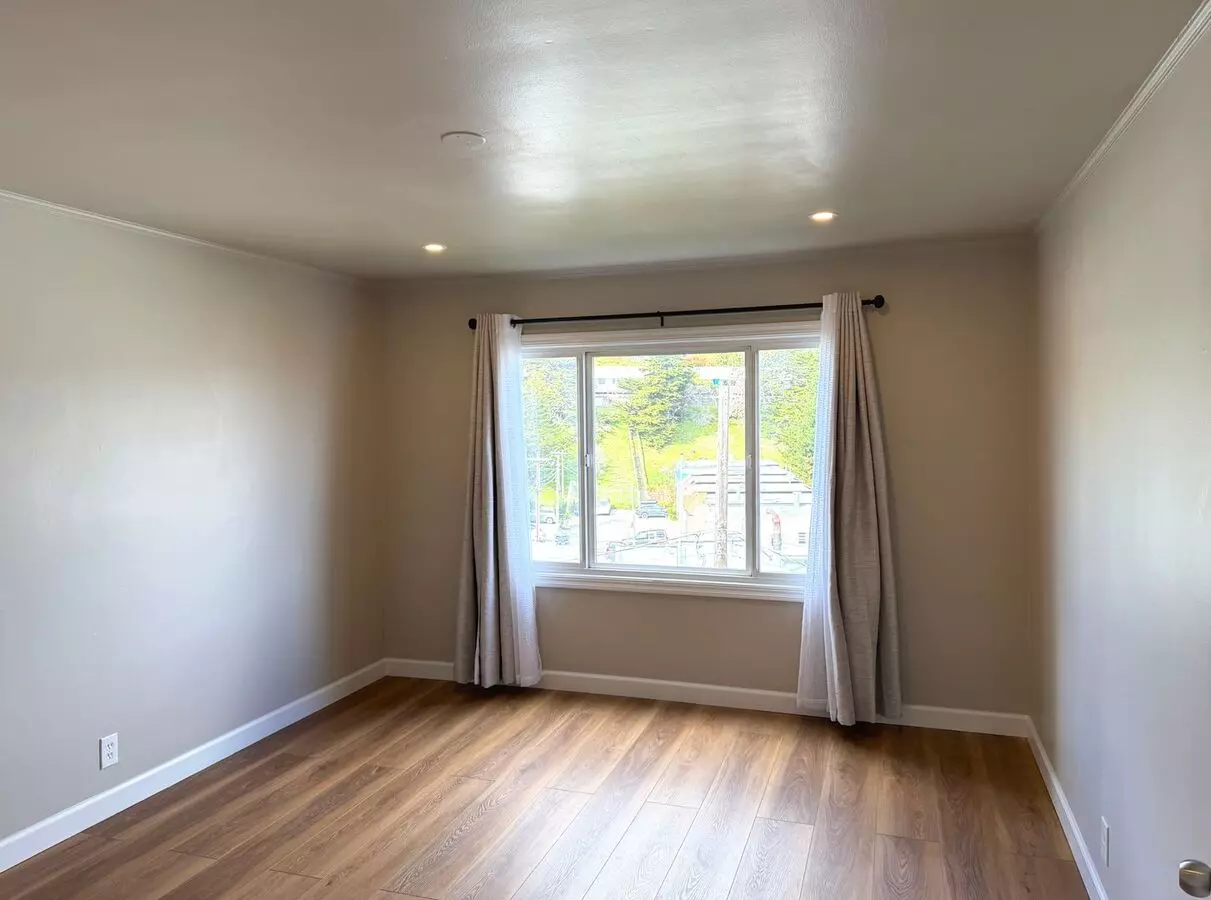 Total Remodel Large Bright 1800sf 3br/2ba/2gr Cayuga Terrace Home Available Now photo 4