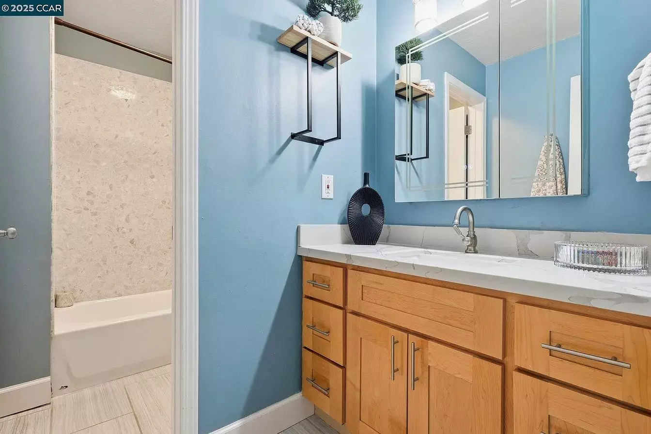 Turnkey Condo In Prime Lower Pacific Heights Location photo 5