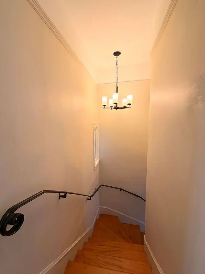 Updated Large Bright 1250sf 2br/1ba/1gr Crocker Home Available Now photo 5