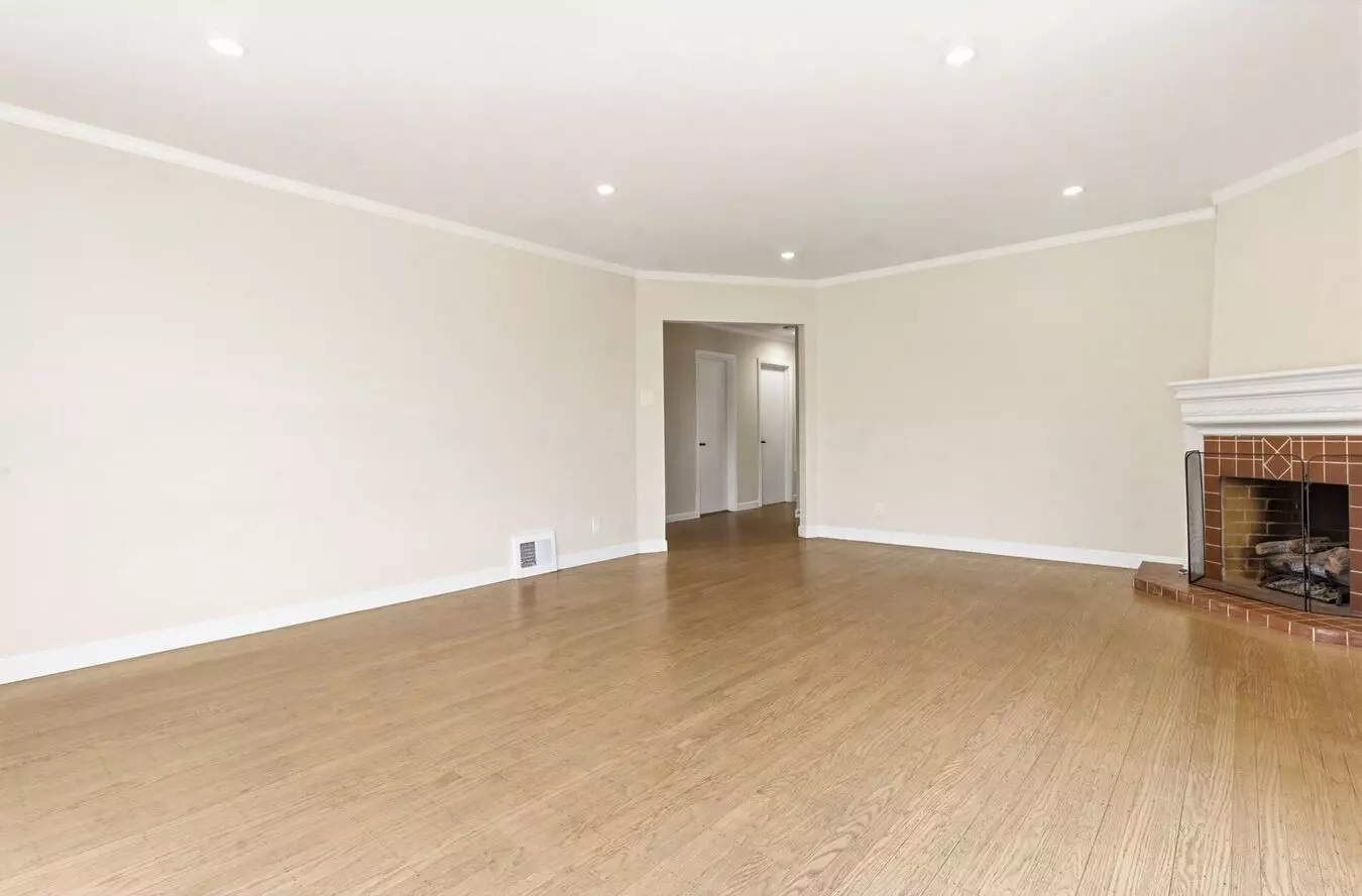 Updated Portola Single-family Home W/ 2-car Garage &amp; Backyard photo 4
