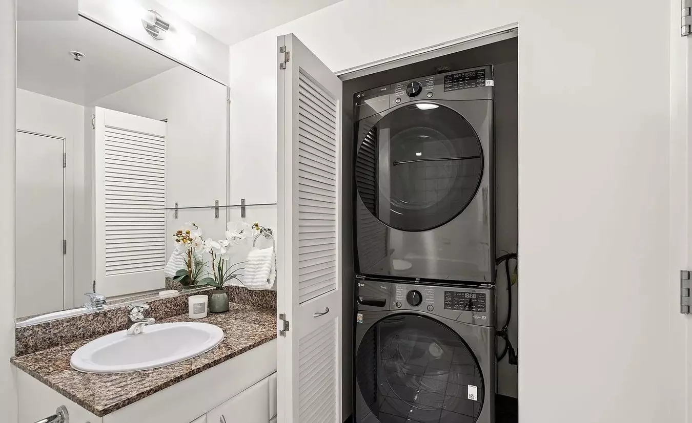 Spacious One-Bedroom Elegance in a Luxury photo 4