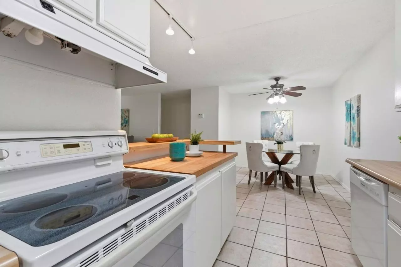 **🌟 Bright Ground-floor Condo With Central Air, Modern Updates & Reso
