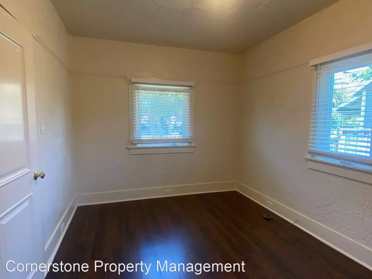 1034 W Julian St photo 2