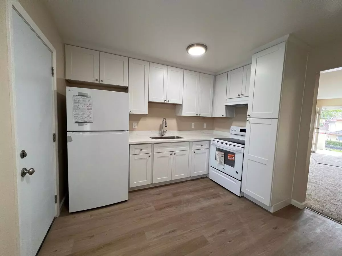 1077 West Hamilton Avenue photo 2
