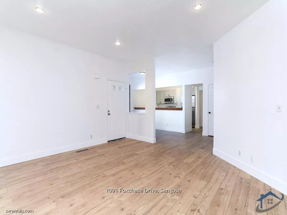 1091 Foxchase DR photo 3