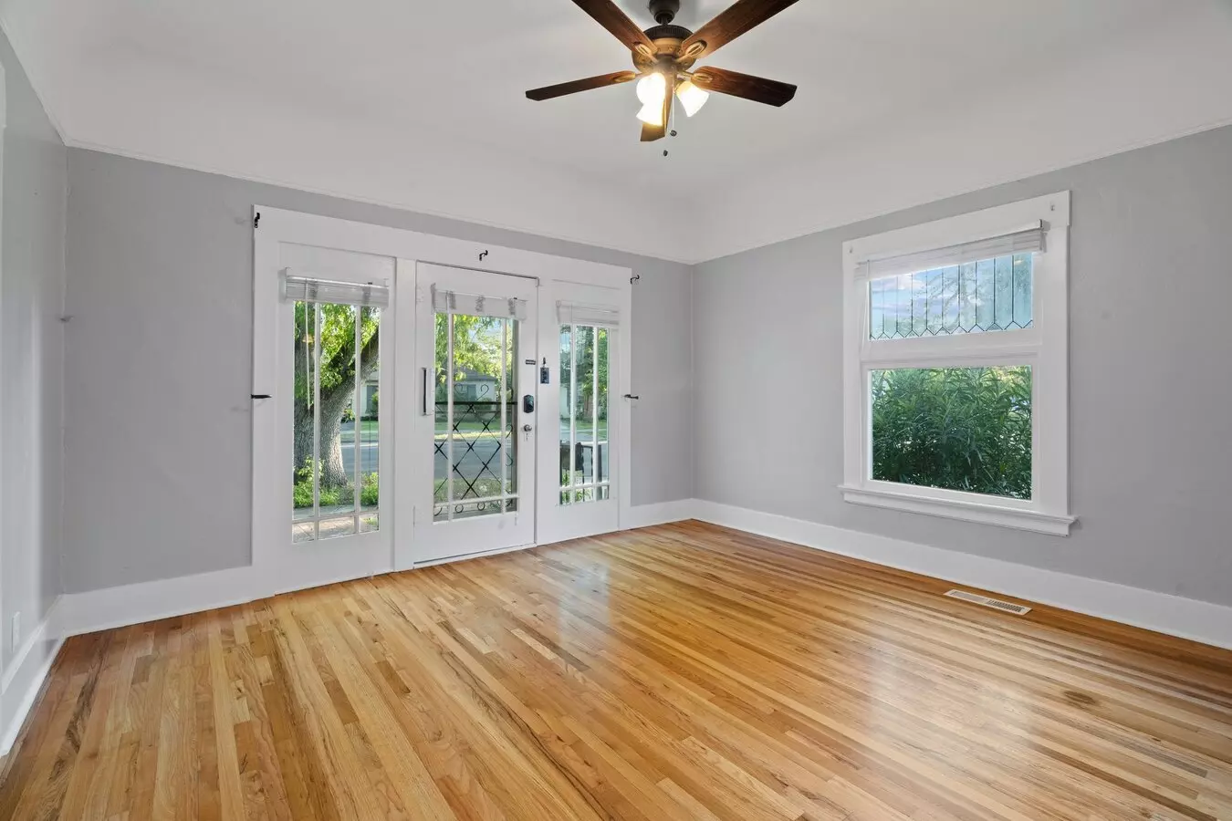 1120 Chapman St photo 3