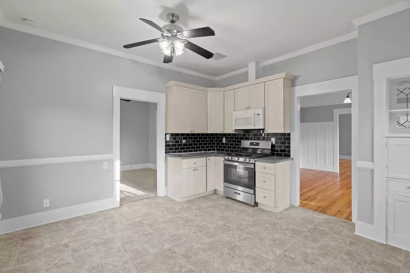 1120 Chapman St photo 4