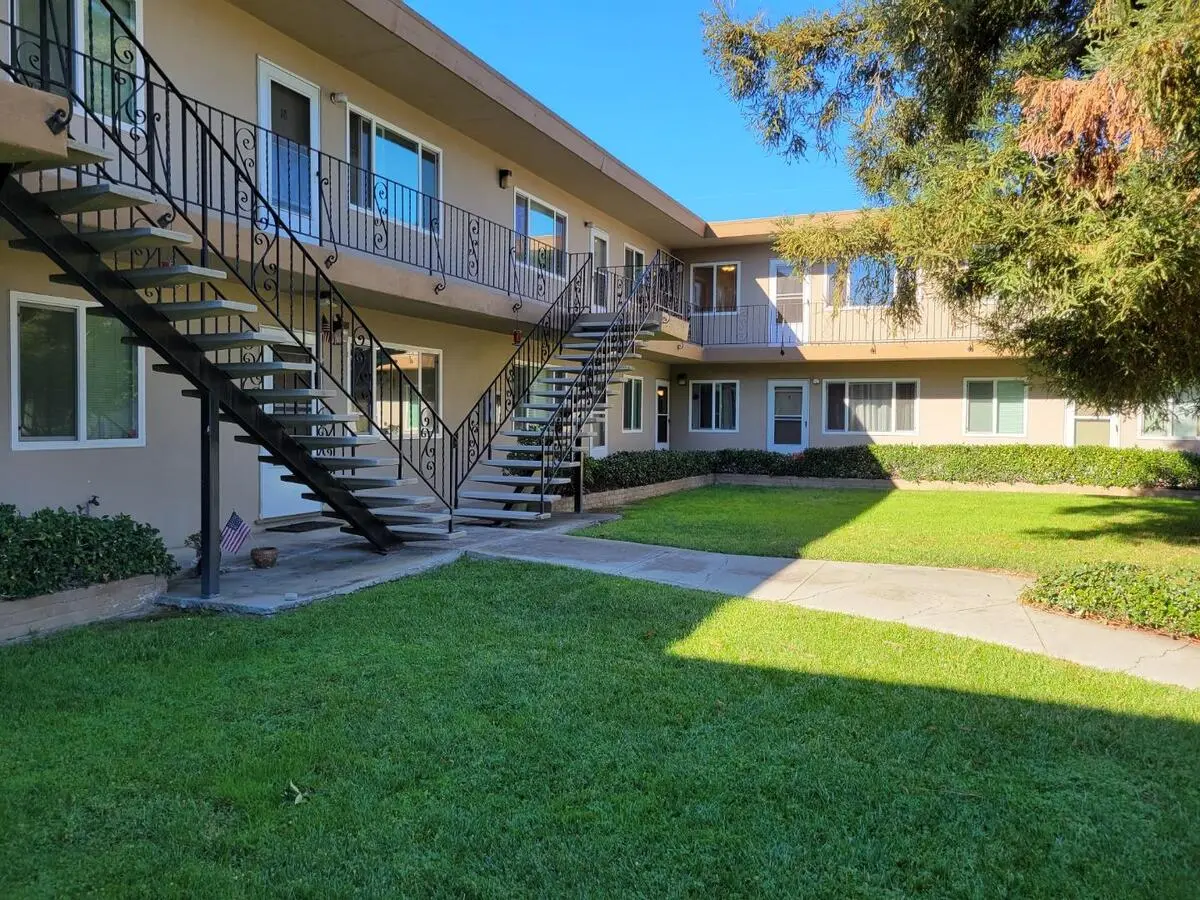 1230 Pedro St photo 2