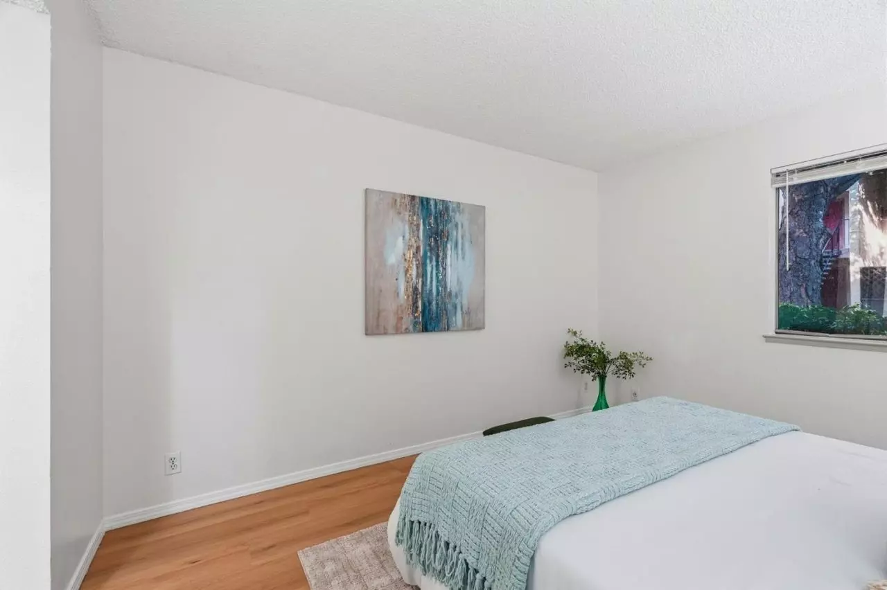 **&amp;#127775; Bright Ground-floor Condo With Central Air, Modern Updates &amp; Reso photo 3