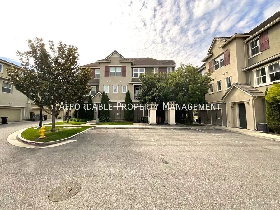 1323 Westbury Dr San Jose, CA 95131