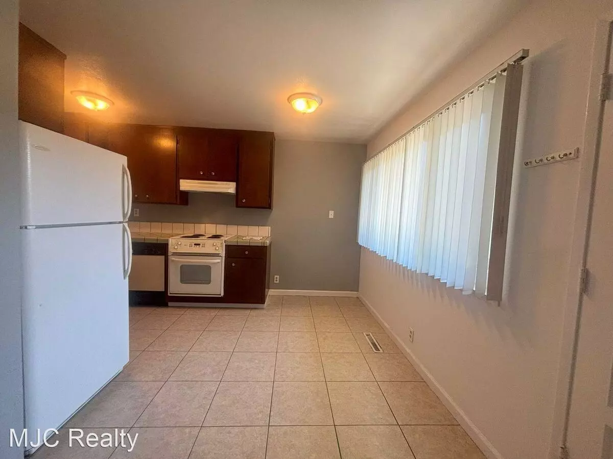 Eden Ave 1445 photo 4