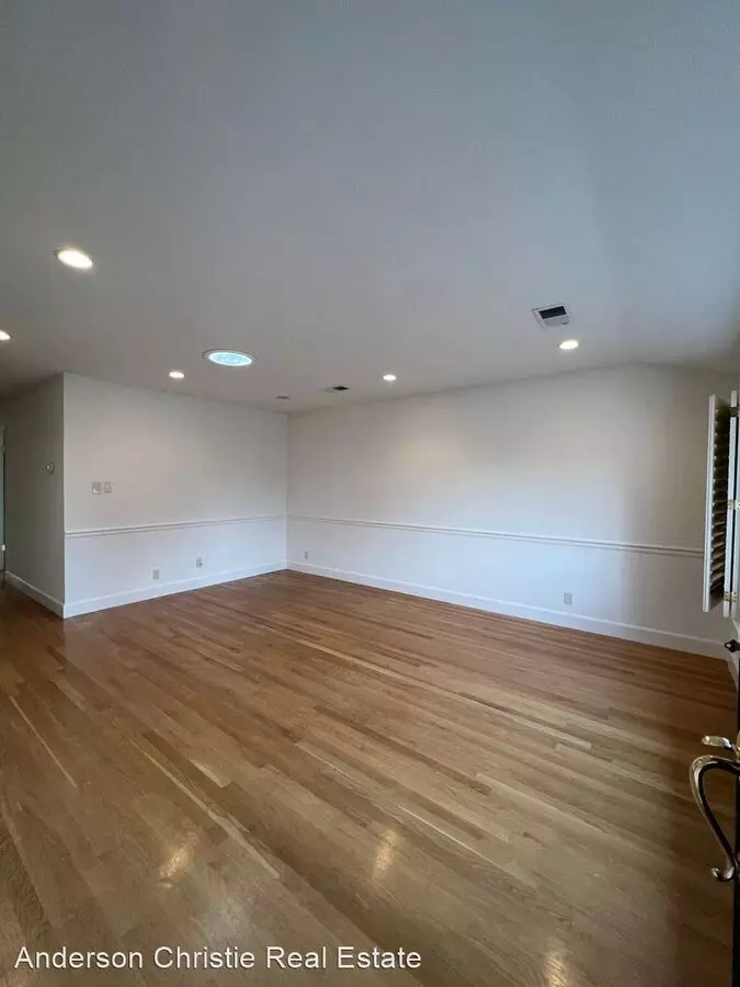 1466 Bryan AVE photo 5