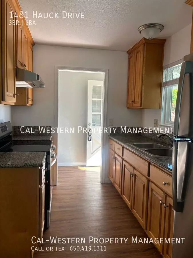 3 Bed 2 Bath Home with Spacious yard 3 Bring your pet :) photo 2