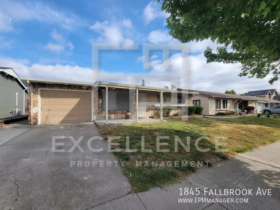 1845 Fallbrook Ave photo 2