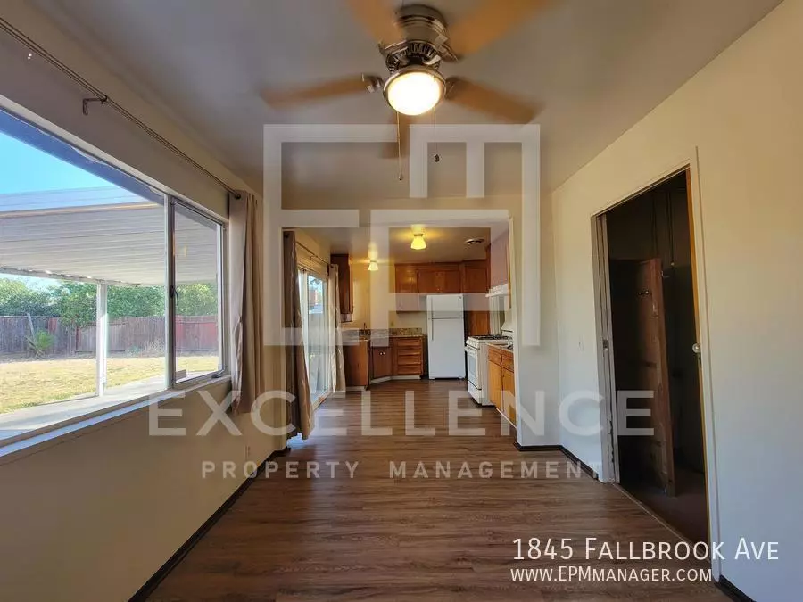 1845 Fallbrook Ave photo 3