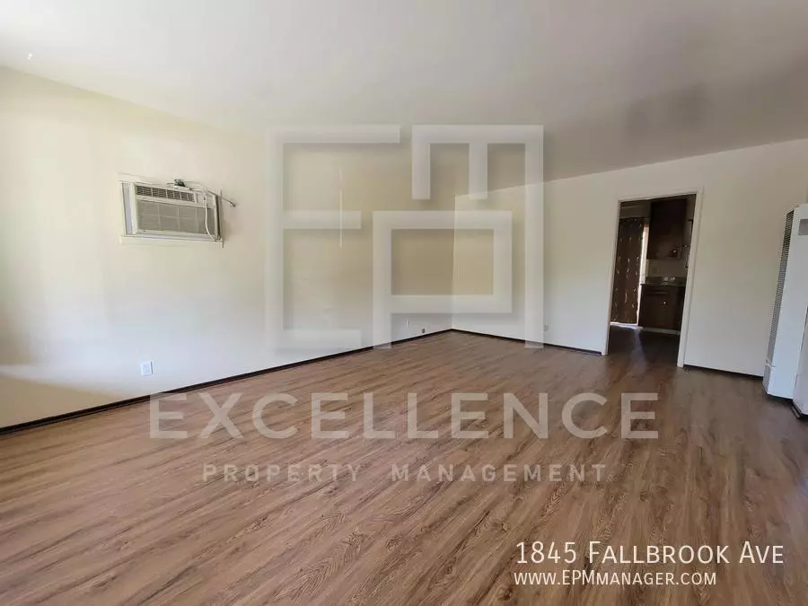 1845 Fallbrook Ave photo 4