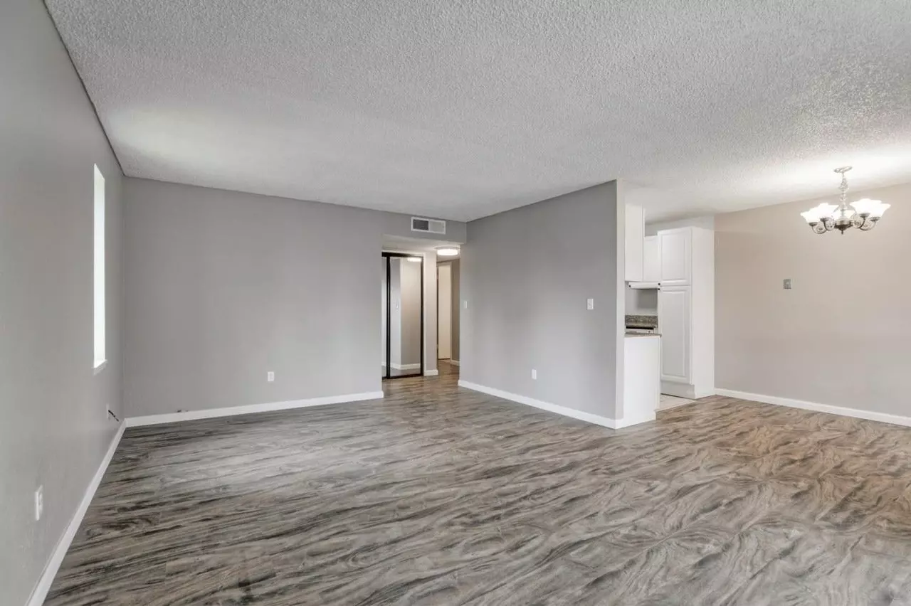276 Tradewinds Drive - 1 photo 5