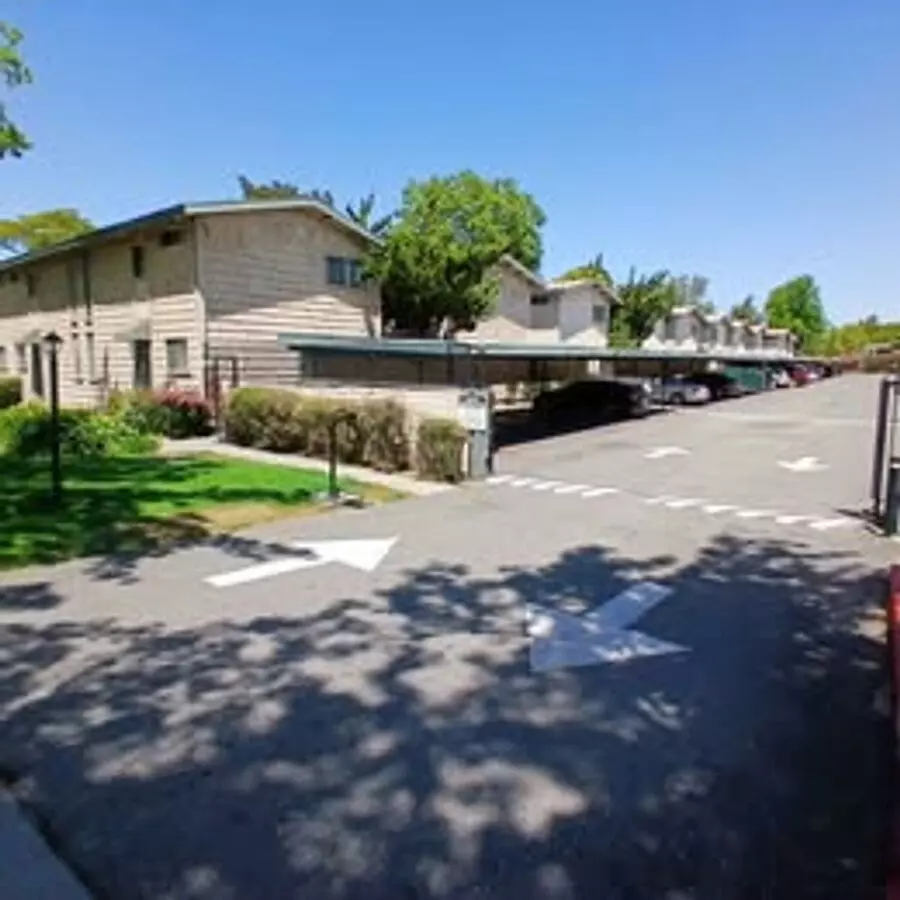 2 Story 2br/1.5ba Townhome photo 2