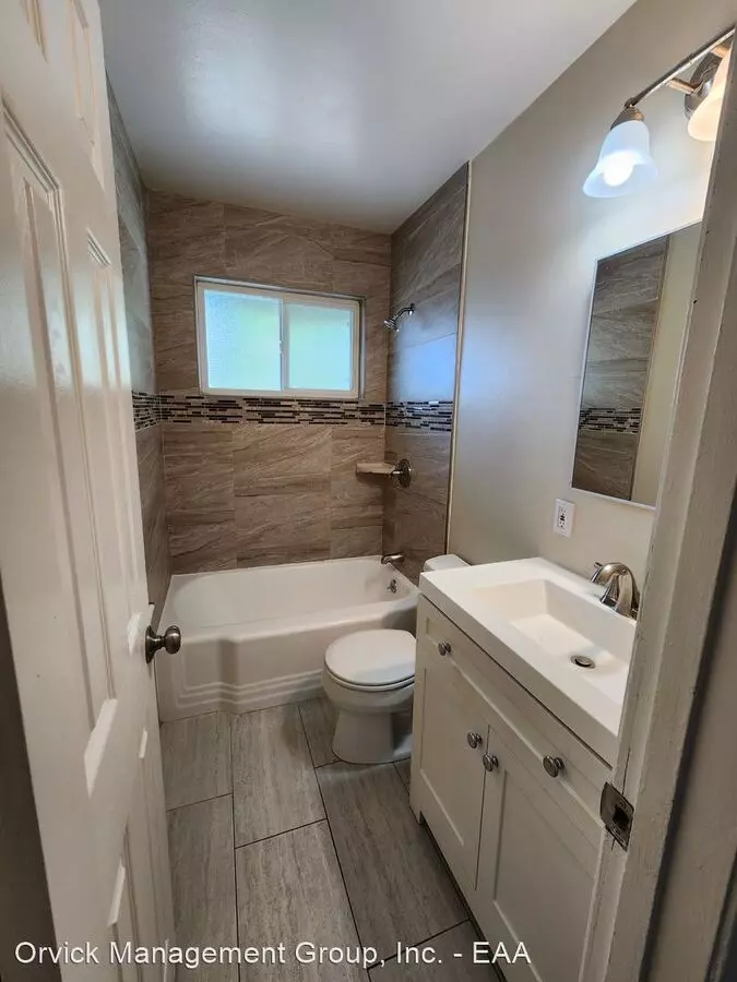 330 - 2050 Beatrice Ct photo 2