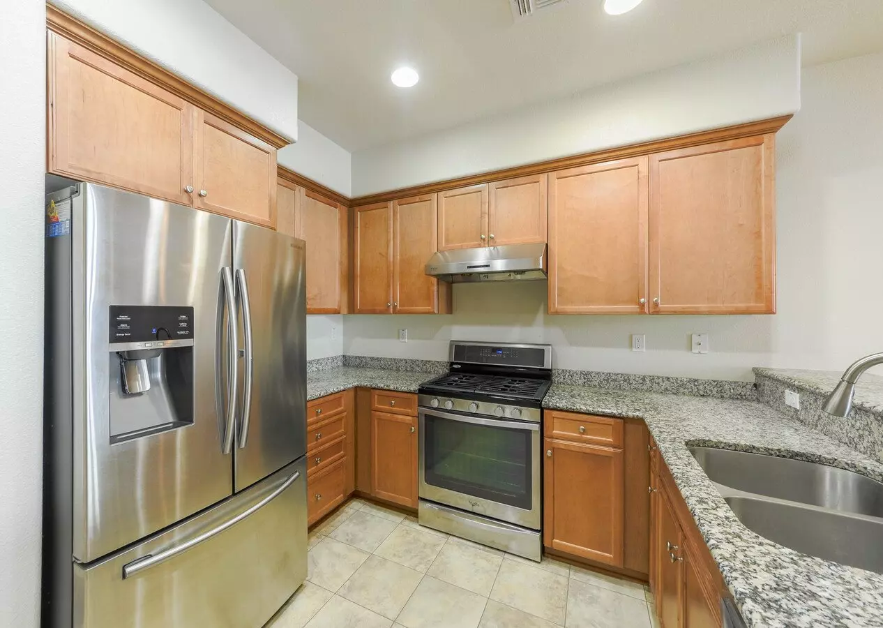 2086 Vincenzo Walkway photo 4