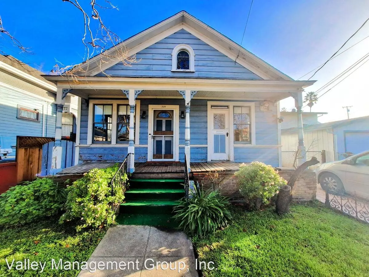 228 N. 6th Street photo 4