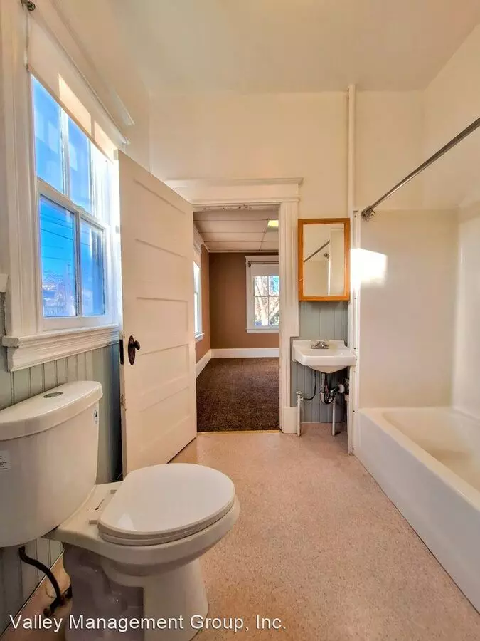 228 N. 6th Street photo 3
