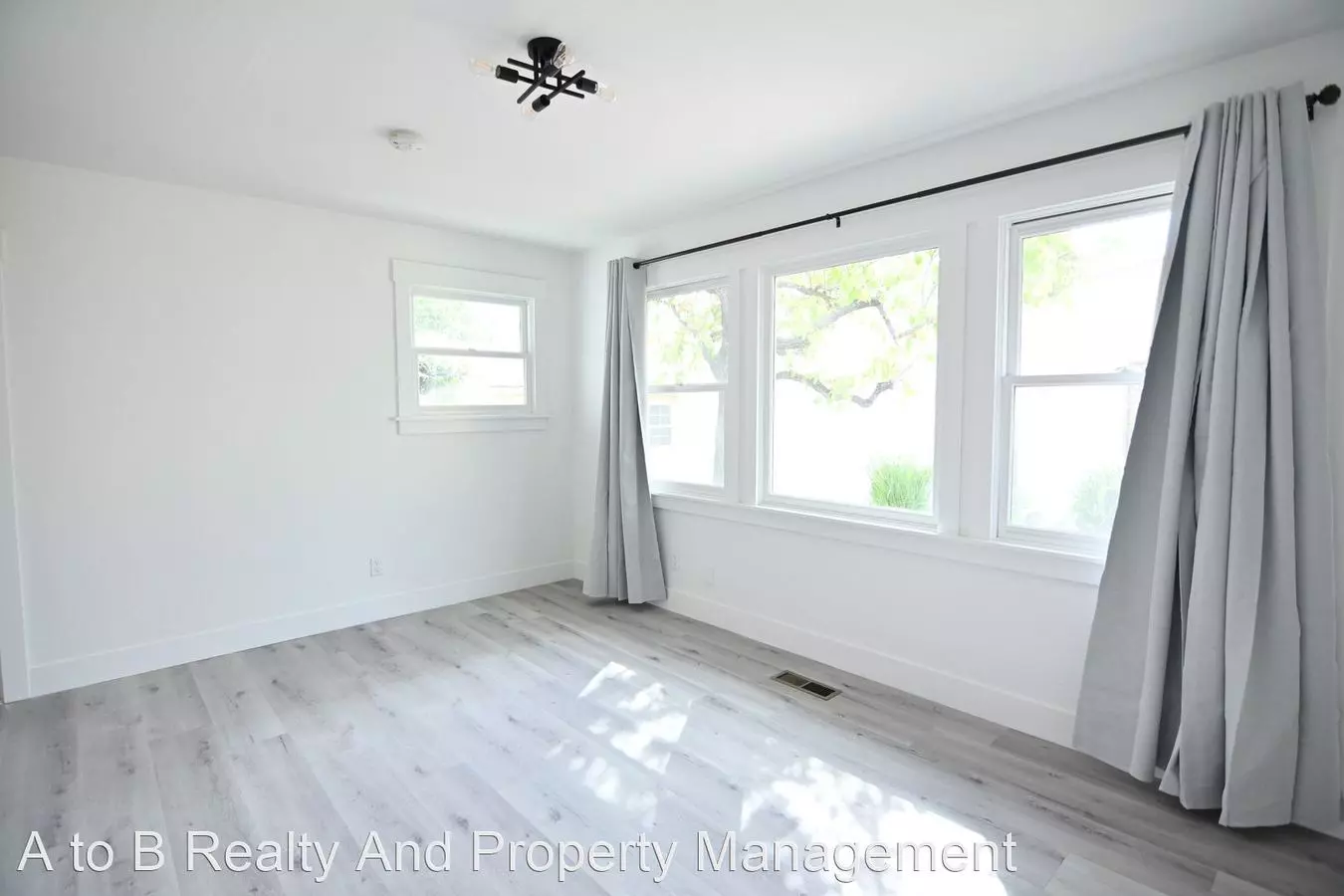 2296 Bailey Ave photo 3