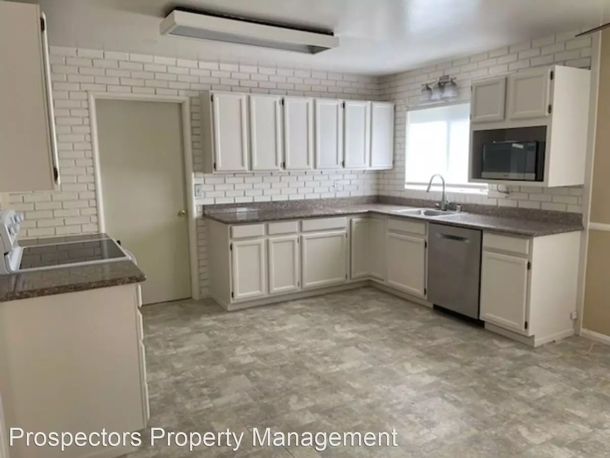 2347 Venndale Ave photo 2
