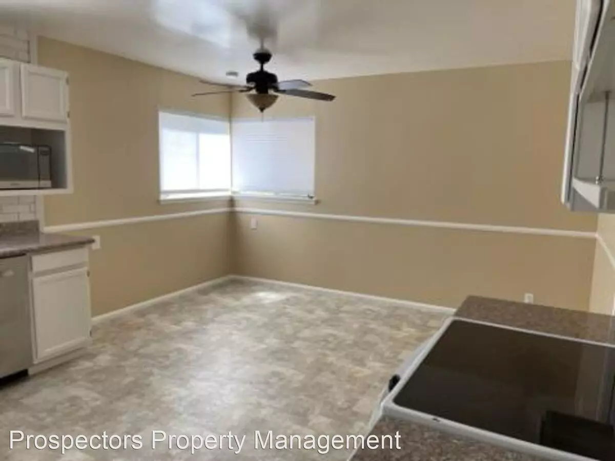 2347 Venndale Ave photo 4