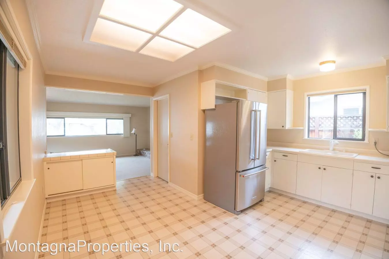 2354 Venn Ave photo 5