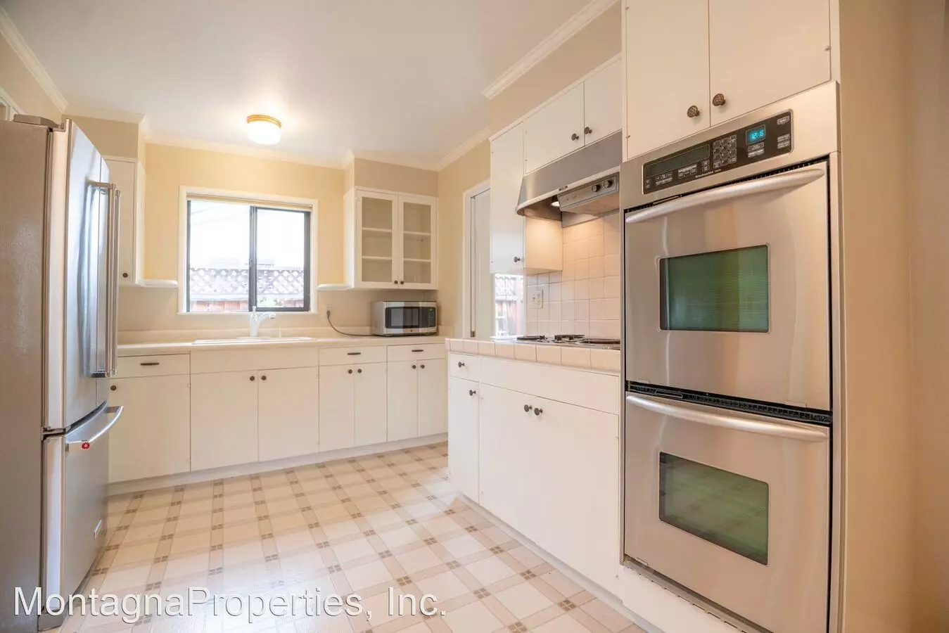 2354 Venn Ave photo 2