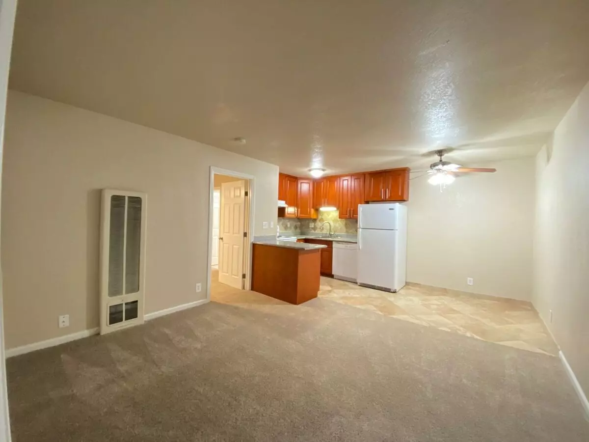Almaden Plaza Apartments photo 4