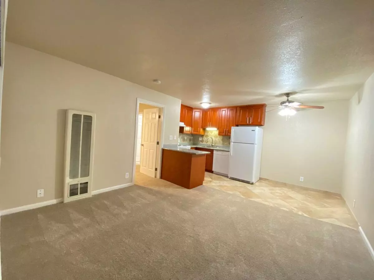 Almaden Plaza Apartments photo 5
