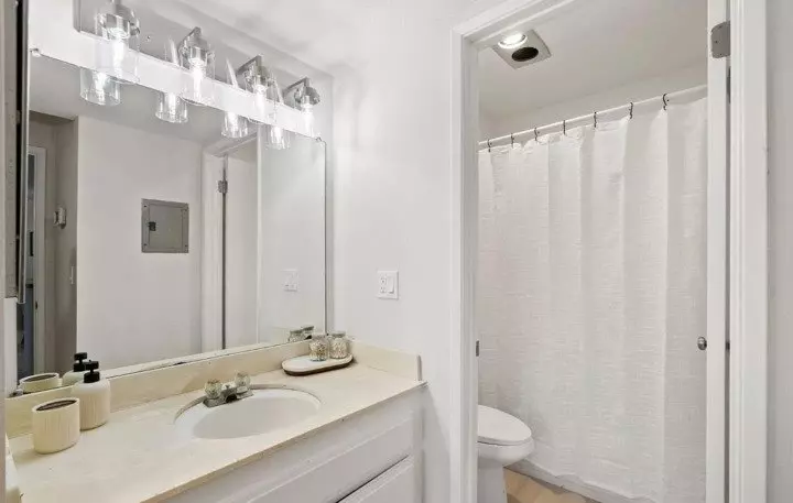 259 N Capitol Ave Unit 259 photo 3