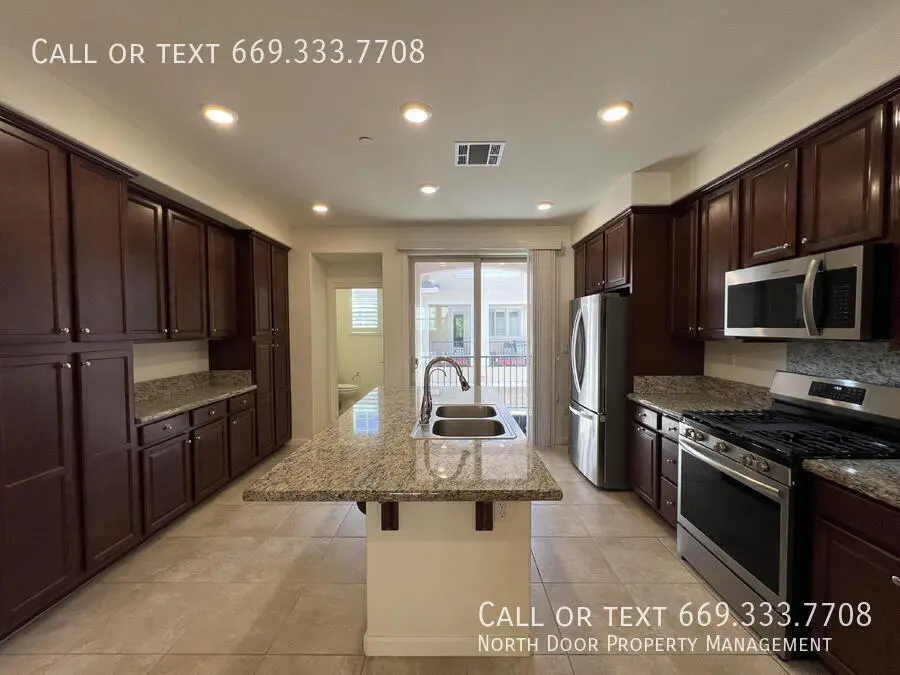 2762 Ferrara Cir photo 4